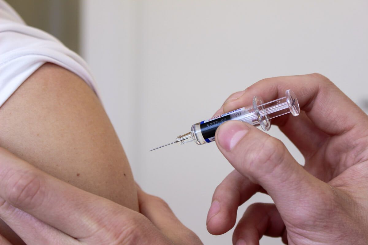 Vaccine stik hos lægen