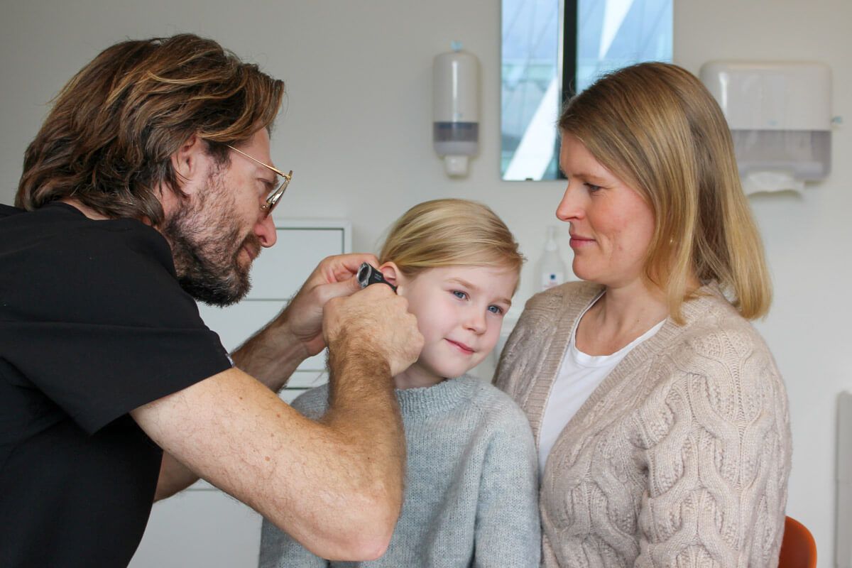 Barn får-undersøgt sit øre